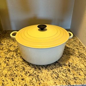 Le Creuset 9qt Dutch oven in dune